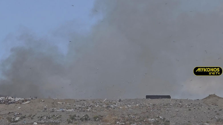  Μεγάλη φωτιά στον ΧΥΤΑ της Μυκόνου