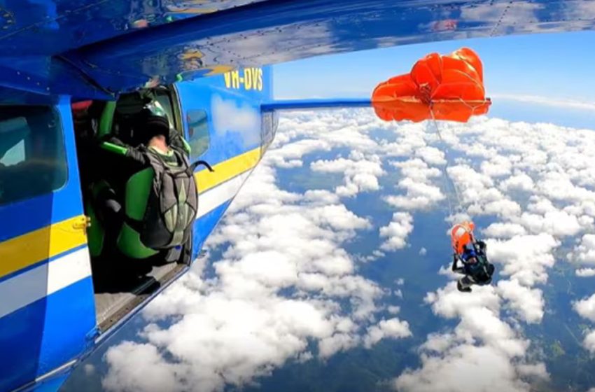  Θρίλερ με αλεξιπτωτιστή που κρέμεται στον αέρα στα 15.000 πόδια